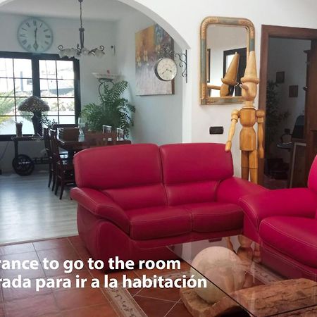 Elvira Hotel Tias Bagian luar foto