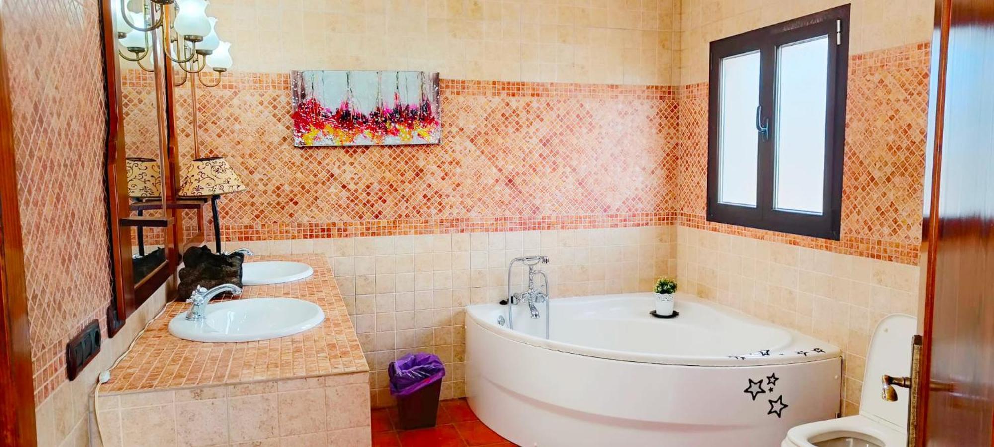 Elvira Hotel Tias Bagian luar foto